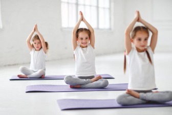 Bienfaits Yoga Enfant 1024×697